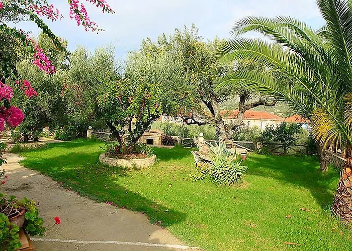 Yannis' Village Villa *