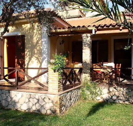 Yannis' Village Vilă