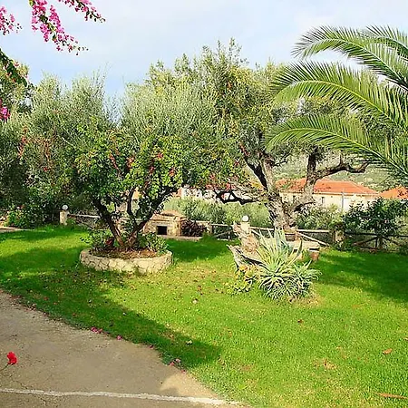 Yannis' Village Villa *